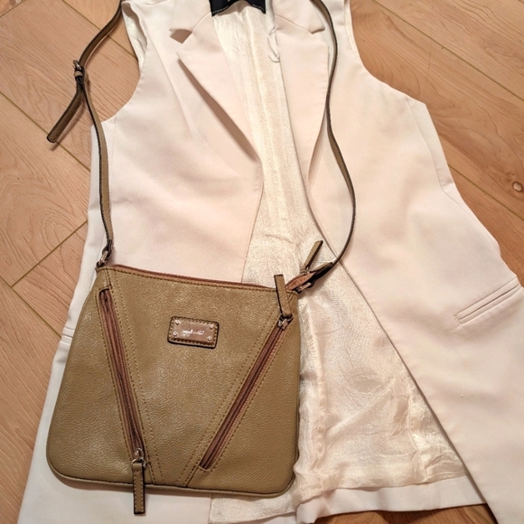 221-Nine West Cross Body Bag - Picture 1 of 5